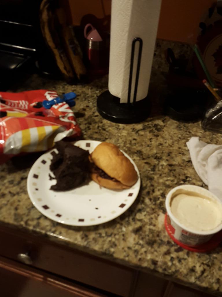 Addbro89's tweet image. Carbs + protein + delicious = my =) #LateNightEating