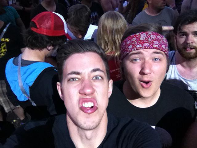 DerWWS's tweet photo. @tinNendo @HandIOfIBlood Wer von euch ist denn hier wohl "besser drauf" gewesen? #rar15 , jetzt #GC15 ich finde euch😁 http://t.co/irhkvR3czg