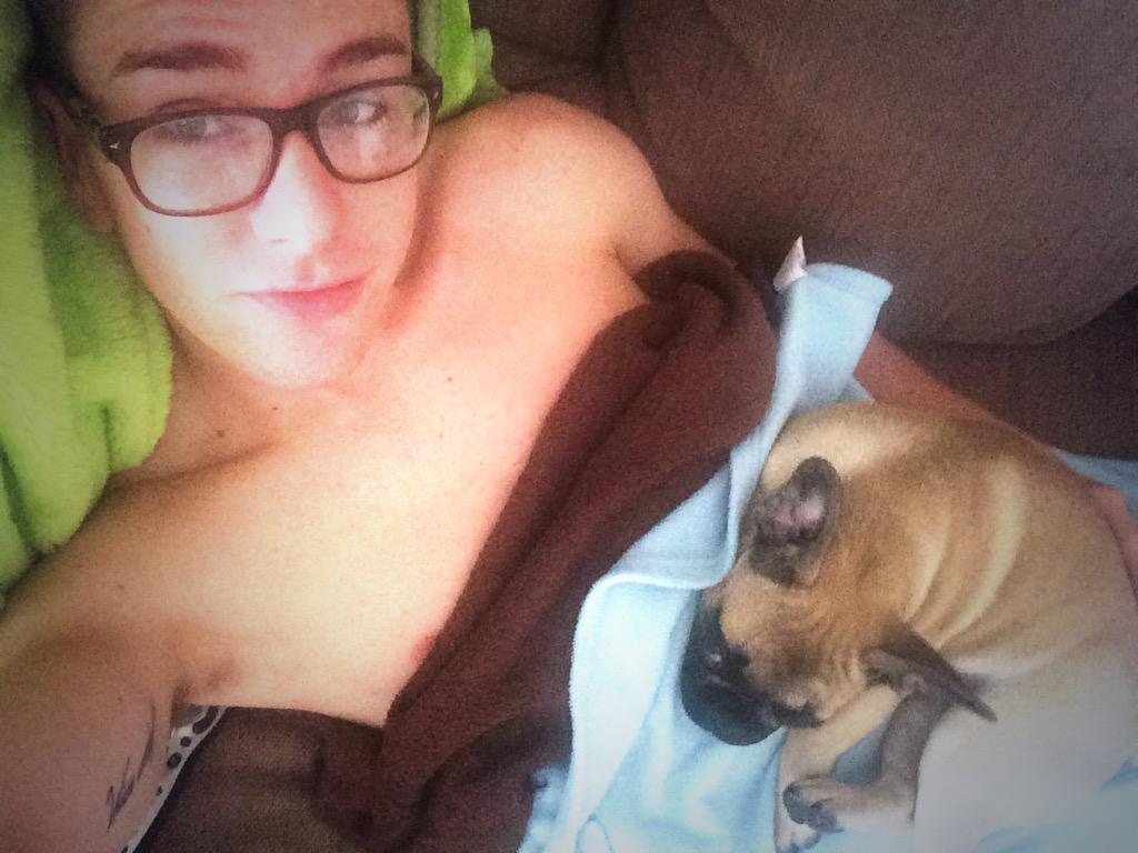 AshleyJOrwin's tweet photo. #morningcuddles with the #pooch 🐾 #frenchbulldog #jasperconran #visionunstoppable http://t.co/rx8i7wPjEL