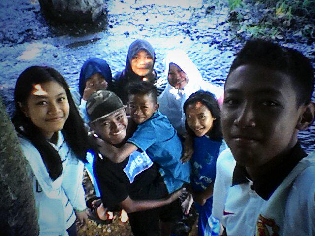 hendrahollo2708's tweet photo. @Dwiki_TheWieqie @zulaikhah_32  @alifazuha_  @Dwiki_Yuniar_A http://t.co/0vVRuw9Rn9