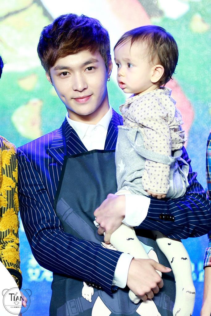 elayxing's tweet photo. HQ 150804 #EXO #lay #레이 #장이씽 cr. Tian
http://t.co/dXyNbwTcGq
http://t.co/XHiLr57VV4
http://t.co/YPHxSI2cTi http://t.co/zQ0V8FWAgO