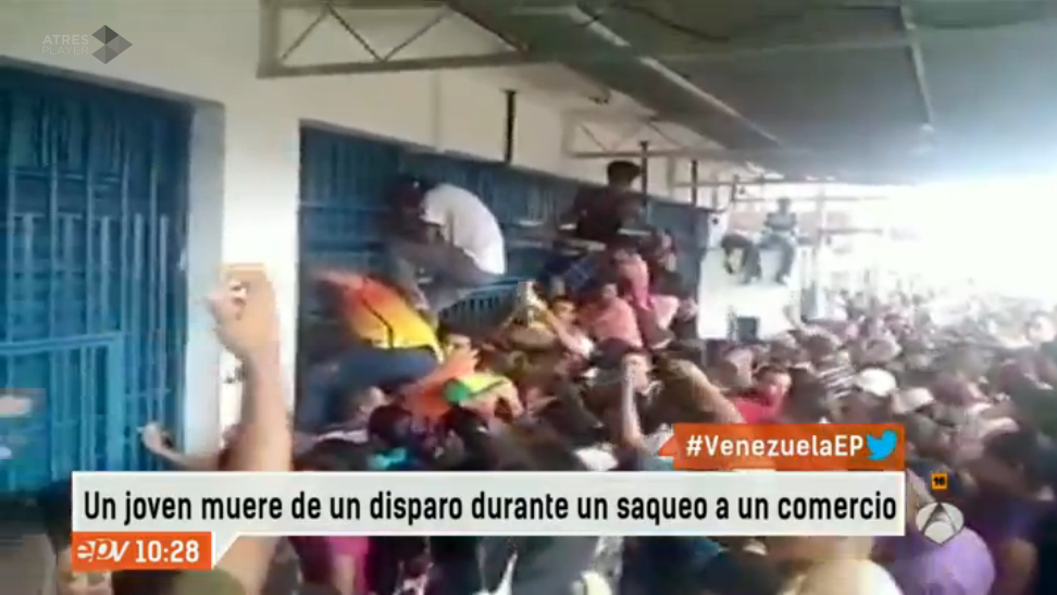 EspejoPublico's tweet photo. #VenezuelaEP Nos vamos hasta Venezuela para conocer la última hora sobre el desabastecimiento de supermercados. http://t.co/qVRRI2ulTi
