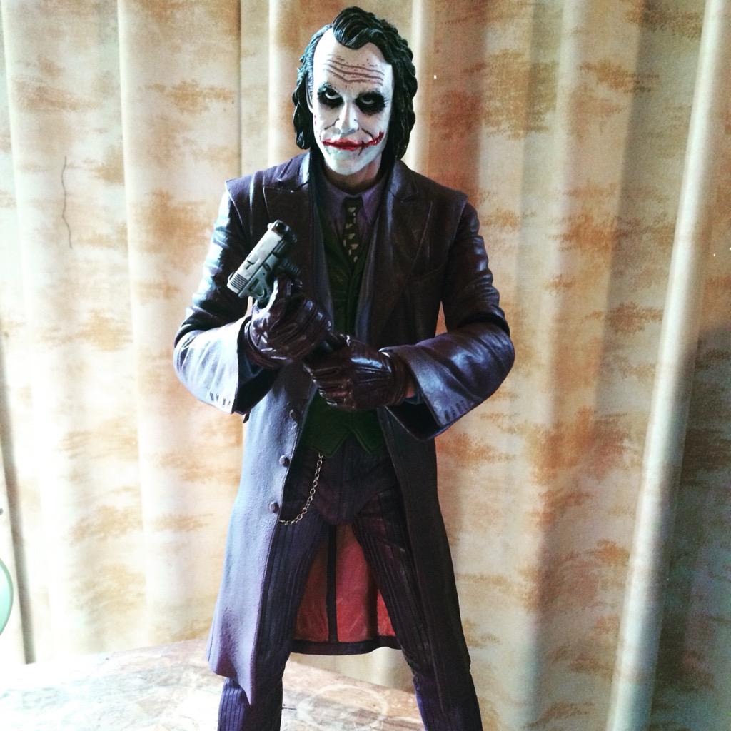 KristyR_JBaus's tweet photo. Who likes my new treasure? #HeathLedger #TheDarkKnight #Batman #Joker http://t.co/PsZ8fjOTxz
