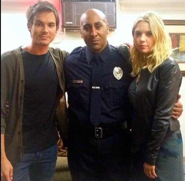 ItsPLLNews's tweet photo. Exie Booker was a cop in #PrettyLittleLiars in season 5 to plea or not to plea @ExieBooker love him on #PLL @ABCFpll http://t.co/2seVsQM1fK