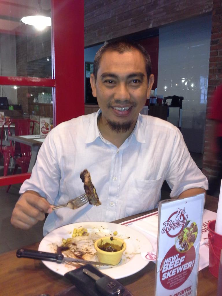 yoyongssfm's tweet photo. #campsutos @steakholycow goodtaste goodsteak http://t.co/JfAbtrxN1f