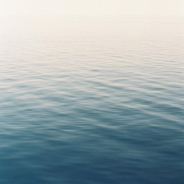 VanessaJackman's tweet photo. Calm blue seas 🐋 http://t.co/Sl0raeYETh http://t.co/rUbIXRQ8TN