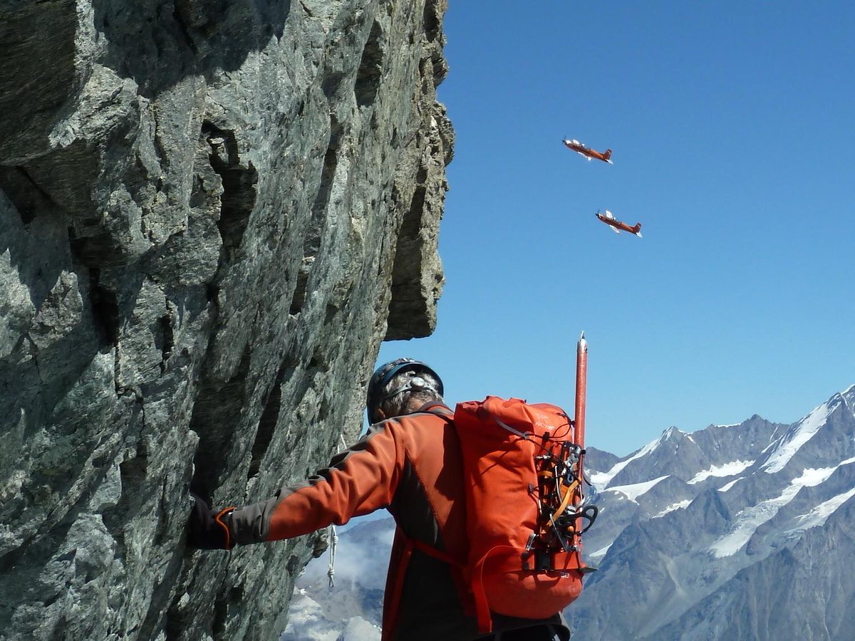 Fast, Light and Orange. Fly-past on the #Matterhorn 
<a href="/Arcteryx/">Arc'teryx</a> <a href="/Brit_Mt_Guides/">Brit Mountain Guides</a>