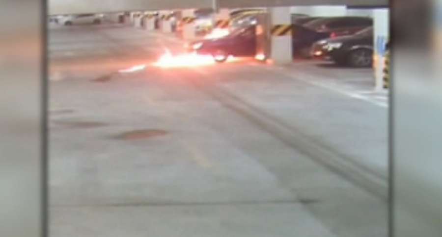 A3Noticias's tweet photo. Un coche se incendia solo en China por la ola de calor [VÍDEO] http://t.co/Ie5SODxb9J http://t.co/aTVJpFC5Kx