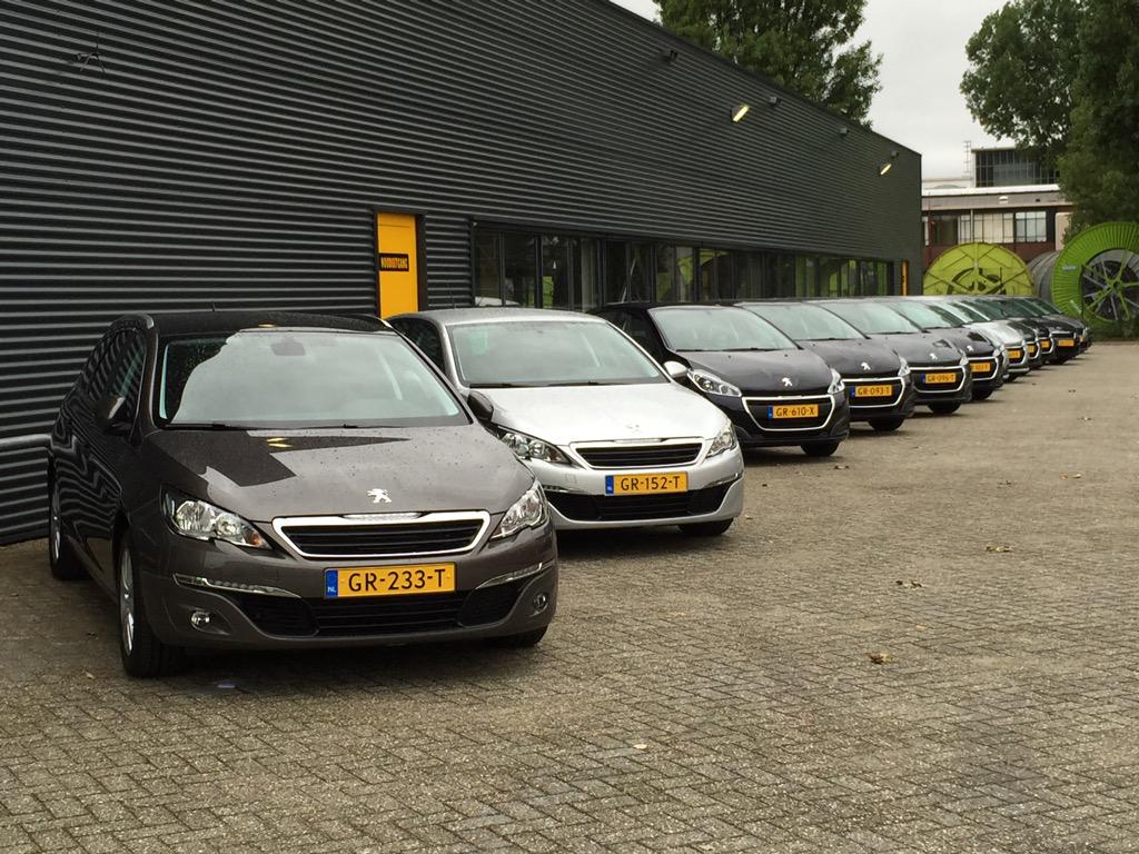 peugeotdavo's tweet photo. Onze afdeling fleetsales levert vandaag 13 nieuwe Peugeots af aan een vaste relatie. Op naar de volgende !!!!! http://t.co/0sUoL0BhOR