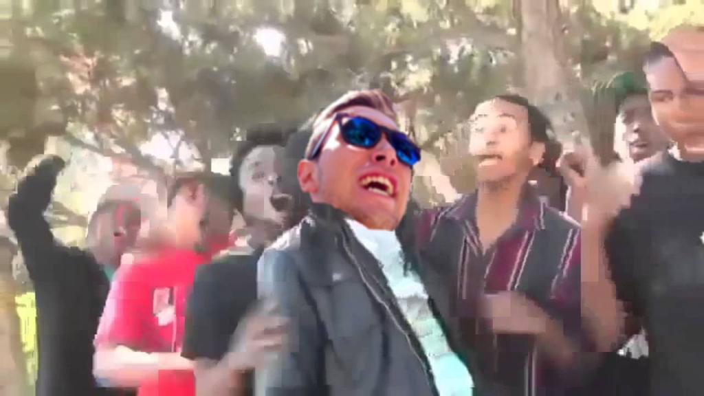 XdJosele's tweet photo. #ContandoChistes
@DiegoRo131196  van 2 putas en moto y se cae tu madre
@David7JM14 pues que mal conduce la tuya http://t.co/YZMJkkUb91