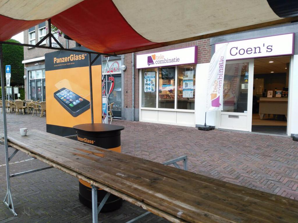 Vandaag #Hamerdag bij <a href="/CoensBergeijk/">Coen's Bergeijk</a>. Kom kijken hóe sterk PanzerGlass is voor jouw smartphone en tablet