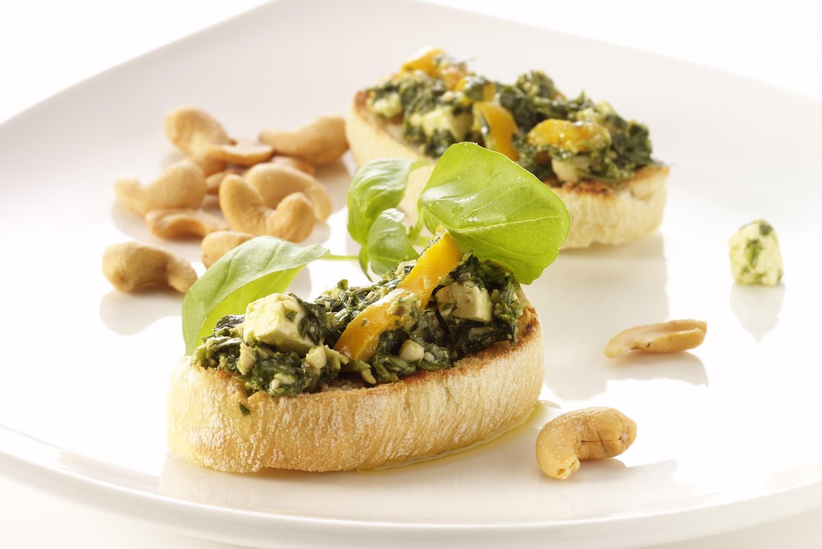 King Cuisine biedt een uitgebreid pallet aan heerlijke toppings zoals bruschetta's, salades en tapenades.