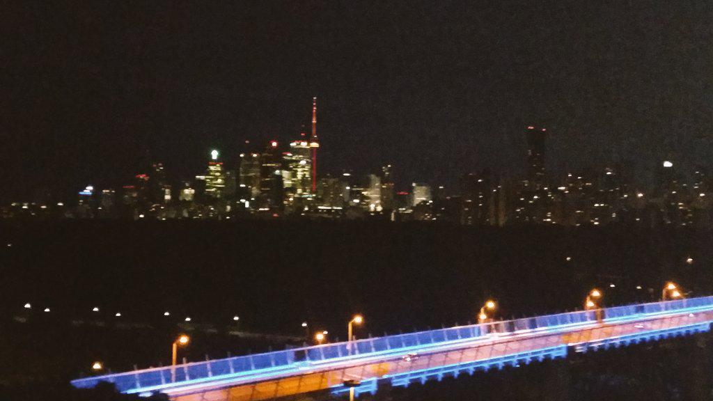 NatalieLamour8's tweet photo. @CatForsley #Viiew at the Top,as I wait for taxi to wish me to Union Station to go home.  See you real soon xoxo! 💋💙 http://t.co/b1u50NNSA7