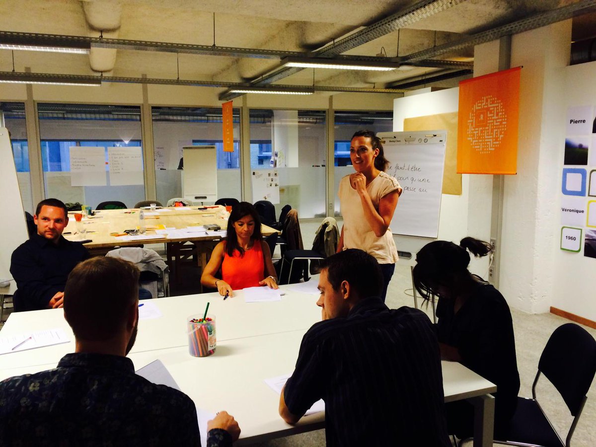 plug_r's tweet photo. #summerschool chez #plugr on expérimente l'amélioration de tenue de réunion http://t.co/XV2hMul7mp