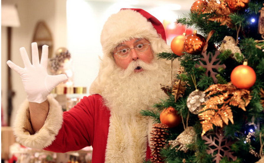 HuffPostUK's tweet photo. Selfridges opens Christmas store 143 days early 'for those who love to plan in advance' http://t.co/oeSIhjOMSP http://t.co/vUVblSYFex