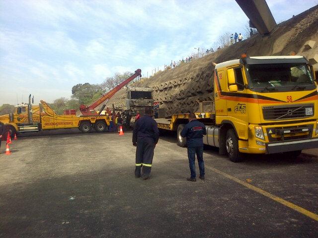 HooliganMorne's tweet photo. N2 clean up progress http://t.co/5aWZ5lQQ17