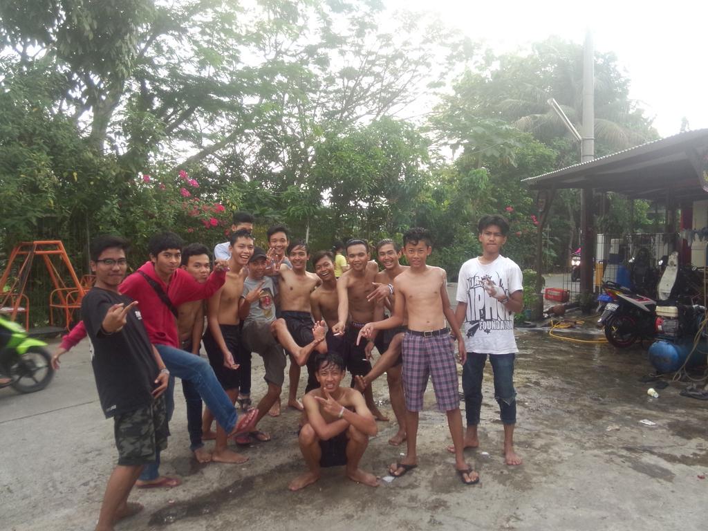 HBD LIL BROTHAAAA VERO !! <a href="/zelpiero11/">Ahmad Zel Piero</a>