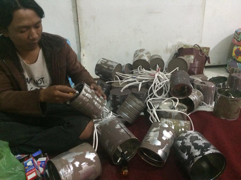 Temen2 panitia sdg persiapan nih di Sekre Dekase utk pembukaan #PazaarSeni2015 sabtu 8agt @KotaSMG <a href="/wisatasemarang/">Wisata Semarang</a>