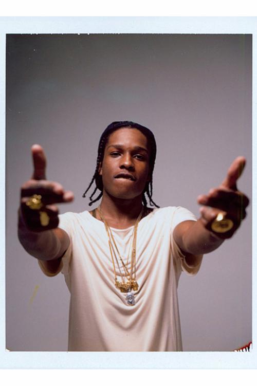 HYPEBEAST's tweet photo. See which celebrities and athletes are featured in @KennethCappello's "POLAROID" series.
http://t.co/hZu4NtVF5s http://t.co/Y4r3w6jZSB