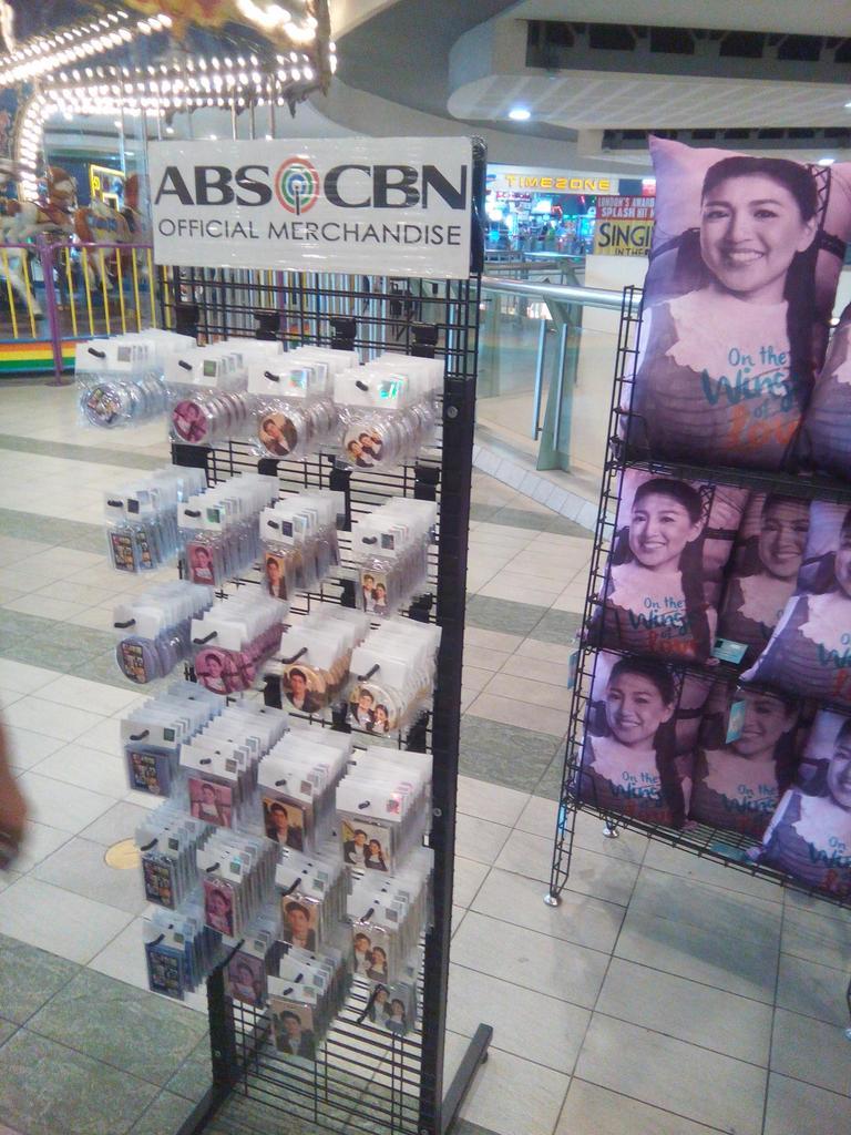 TeamRealTV's tweet photo. Wait for these pins to be available on National Book Stores! [Photo taken from #OTWOLFanScreening 150803] http://t.co/AFIWSR41pV