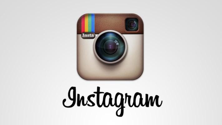 Arsenal's tweet image. Are you following all of @Arsenal's players on social media? Find out who you're missing here: arsn.al/qO5jWW