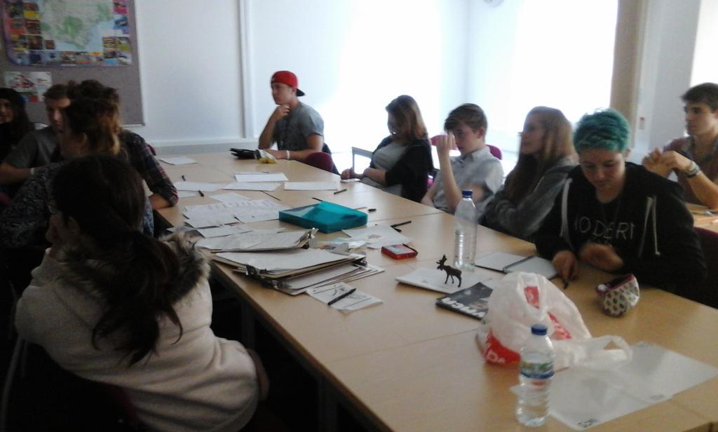 E4LNCSPLYMOUTH1's tweet photo. Getting our ideas finalised and logos made for tomorrow's presentation #ncs #shareyoursummer #imthedifference http://t.co/gkUe6bkhAu