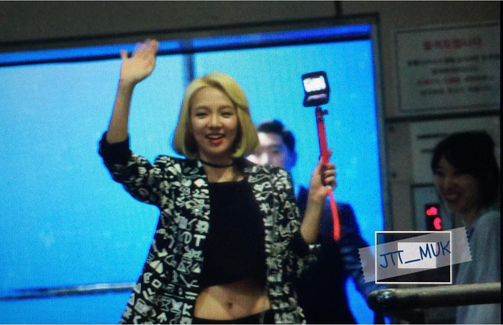 [PIC][04-08-2015]HyoYeon tham dự buổi ra mắt "2015 SMTOWN SCREEN SHOW in SEOUL" tại SMTown Coex Artium vào hôm nay CLjwXLnUYAA-U2B