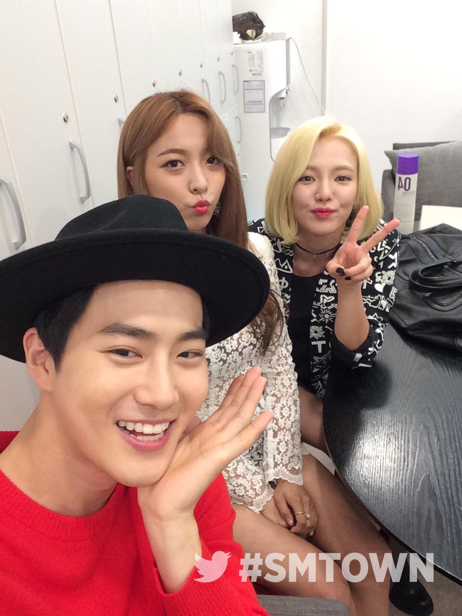 [PIC][04-08-2015]HyoYeon tham dự buổi ra mắt "2015 SMTOWN SCREEN SHOW in SEOUL" tại SMTown Coex Artium vào hôm nay CLjxWGtUMAAJr-c