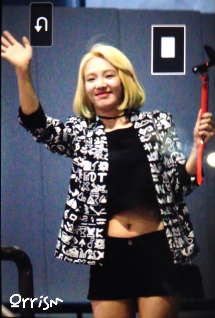 [PIC][04-08-2015]HyoYeon tham dự buổi ra mắt "2015 SMTOWN SCREEN SHOW in SEOUL" tại SMTown Coex Artium vào hôm nay CLjzXqBUsAAc34V