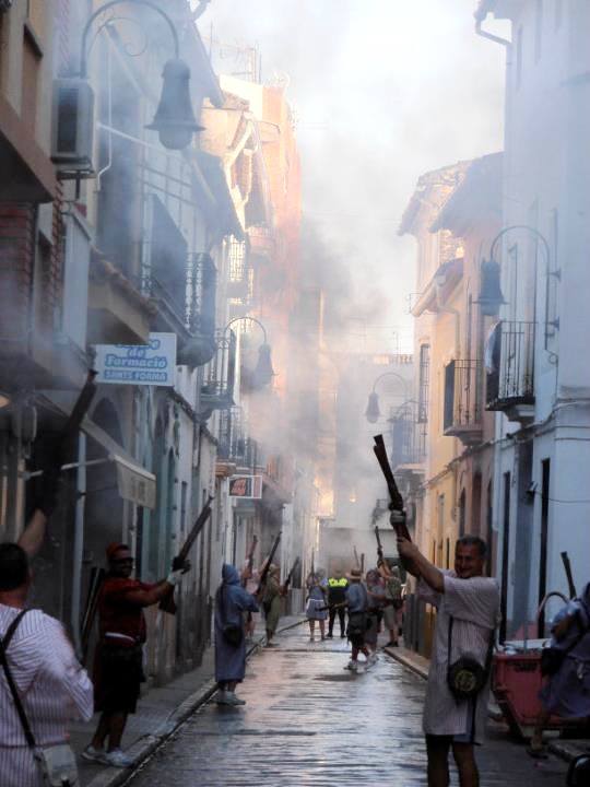 CastelloMMCC's tweet photo. En poc menys de 20 dies els carrers de Castelló retronaran al soroll dels trabucs! http://t.co/ZqNRgWNaAO