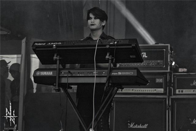 Selamat hari jadi tukang pencet keyboard kita <a href="/adhiwrwn/">Baonk</a> ! Semakin gagah dan bahagia selalu!