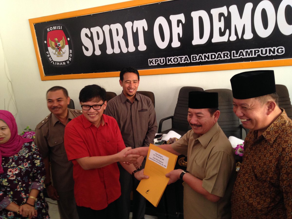 Hi_HermanHN's tweet photo. Alhamdulillah, Berkas Herman HN - M Yusuf Kohar Dinyatakan Lengkap oleh KPUD Bandar Lampung (4 Agustus 2015) http://t.co/KqPXOZDVwF