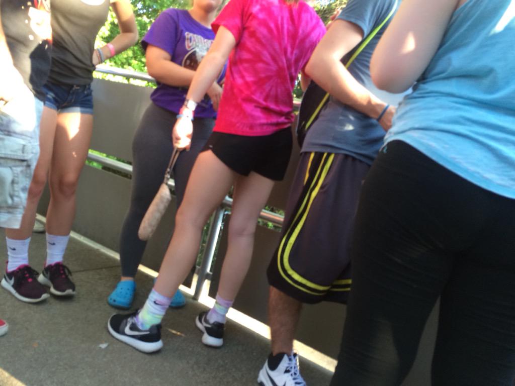 creepdaily's tweet photo. Sexy legs and ass http://t.co/HLR1XhBwcC