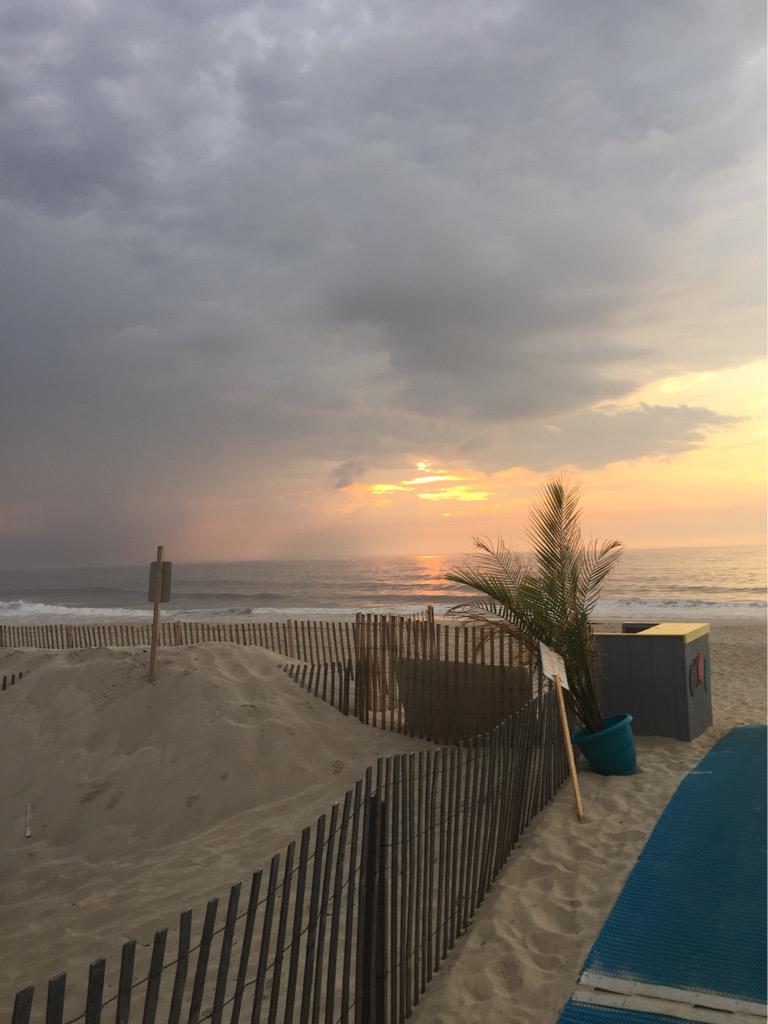 bob_lps's tweet photo. Dark and Stormy this Morning!!! http://t.co/nXad2qZ8Qm