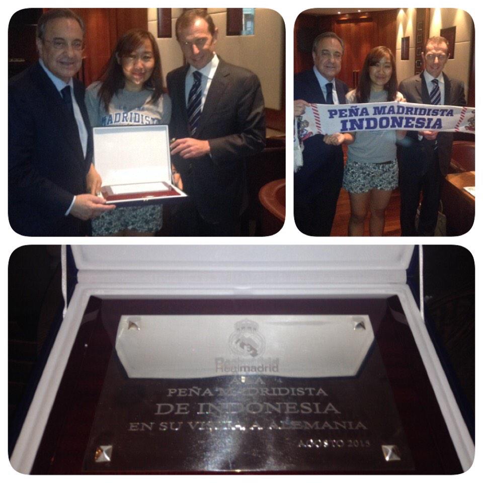 Admin baru saja bertemu dengan Florentino Perez dan Emilio Butragueño, kita dapat hadiah plakat dari pak pres lho!!