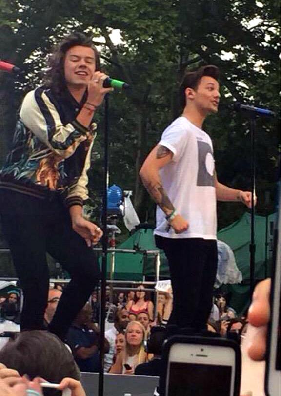 WhyLarryIsReal's tweet photo. CAN I DELETE MY LIFE? http://t.co/T5PMzyrRk0