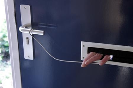 Op #vakantie? Controleer of ramen en deuren op slot zijn en haal de sleutels er uit. Vergeet de bovenlichten niet!