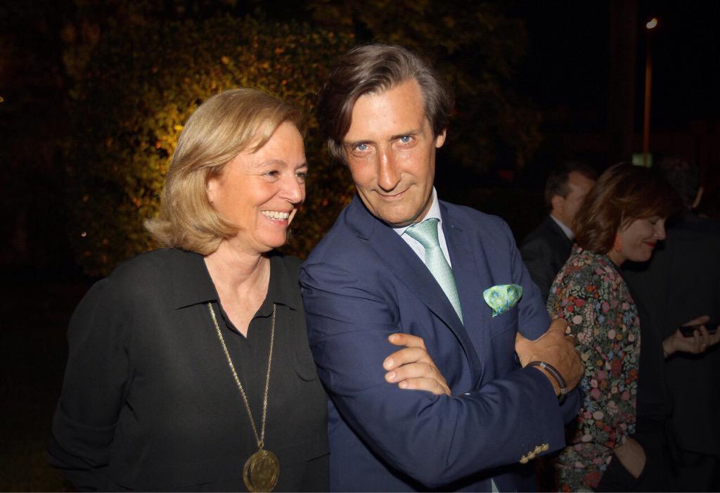 MOECKELEMILIO's tweet photo. En la entrega de Premios de la 7ª edición Mejor Trayectoria Jurídica - ABC &amp; BBVA, con una amiga excepcional Catalina http://t.co/DYSMPvZznP
