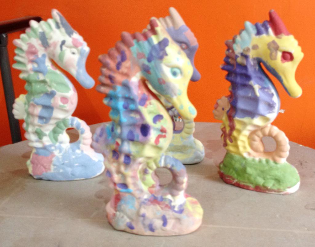 PennikkityPots's tweet photo. Small selection of seahorse special painted this morning @PennikkityPots £12 including drink and snack. Great value ! http://t.co/vrA0xVI7G4