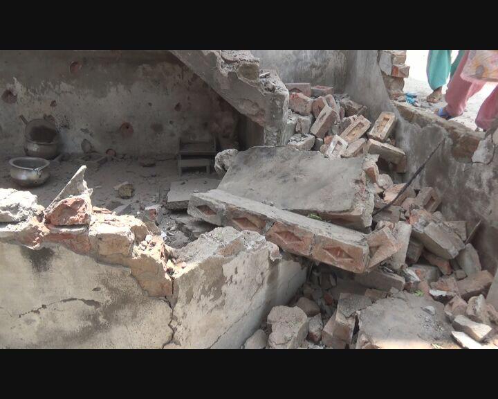 AsimBajwaISPR's tweet photo. LOC violation Pics:Shows how Coward Indians can target innocent civilians&amp;their  property.Being responded befittingly http://t.co/ULQfINGjJN