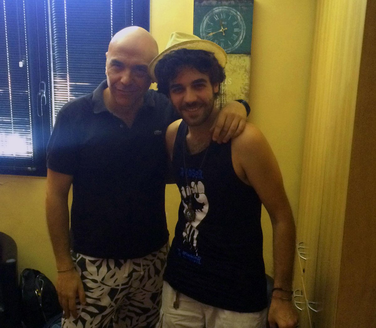 giannisimioli's tweet photo. @LaMascheraBand #musicadosud Io e Roberto Colella de La Maschera frisk-frisk oggi a @radiomarte http://t.co/dY2dBgQRgC