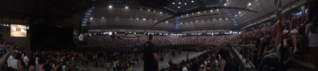 Suzette_83's tweet photo. @Verleswen @pabloalboran y tan grande! Puso el #palausantjordi a sus pies! Y eso q faltaban 10 min para empezar! http://t.co/p57yzFtXvv