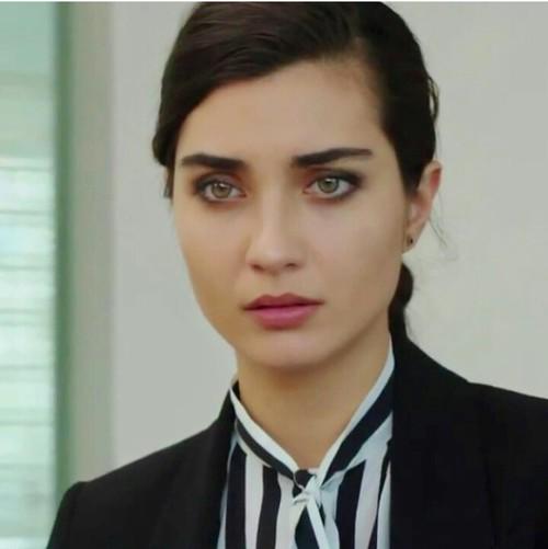 TubaEnginSource's tweet photo. My queen. ♥
#tubabüyküstün #KaraParaAsk #elmer #omar @TubaBustun http://t.co/kPUFuaECV8