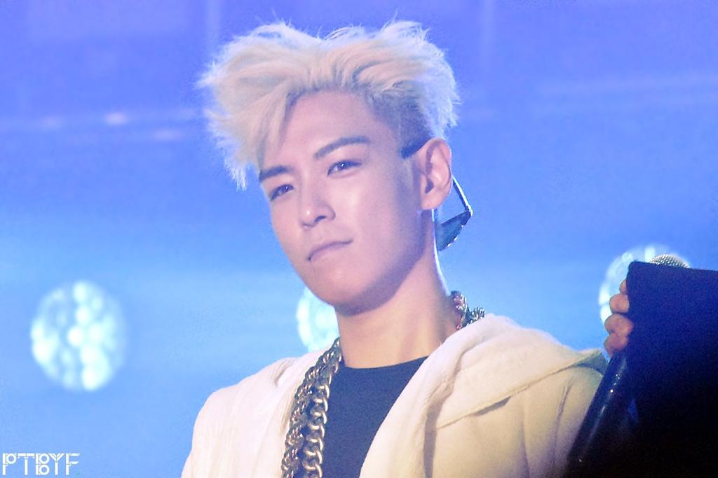 ptbyf871104's tweet photo. [MQ #ptbyf871104] 150801 World Tour 'MADE' in Jakarta #TOP #탑 #최승현 [9] มุ้งมิ้งแบบเบลอๆ 😊😉 #MADEinJKT http://t.co/AnOcqiPRpk