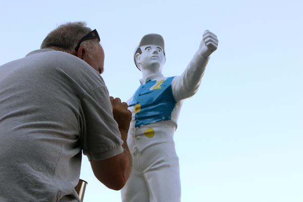 BreedersCup's tweet photo. It's good to be @EspinozasVictor...
#Haskell2015 @MonmouthPark #jockey #art http://t.co/HNypvqxEnD