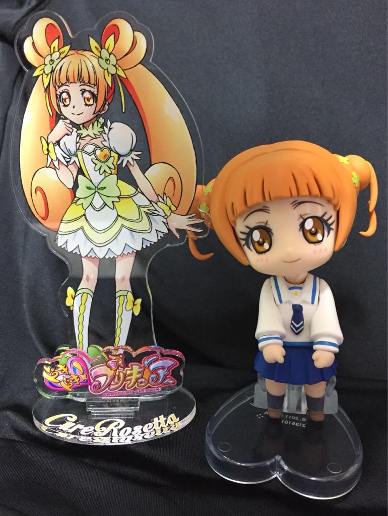 たくろー マナ お誕生日おめでとう てことで ドキプリのアクリルスタンドと 自作の改造ねんどろいど作品とのツーショット ありすの制服は 雑誌設定のものですw 相田マナ生誕祭 相田マナ生誕祭15 生天目仁美生誕祭15 Http T Co