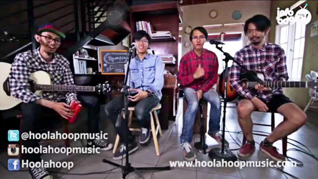 infobdg's tweet photo. Mau liat @hoolahoopmusic bawain Angel or Keisha acoustic? Yuk klik link ini http://t.co/MBpLAhgMc7 #YOLO #infobdgTV http://t.co/yCBG5VsaWk