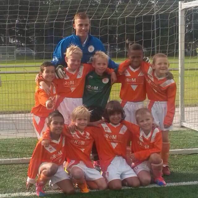 Rzwollo's tweet photo. Afgelopen seizoen de F2 gedaan van Oranje-Wit. Top jaar gehad en veel geleerd. Volgend seizoen E3 trainen en coachen. http://t.co/2EOPfW0XzU