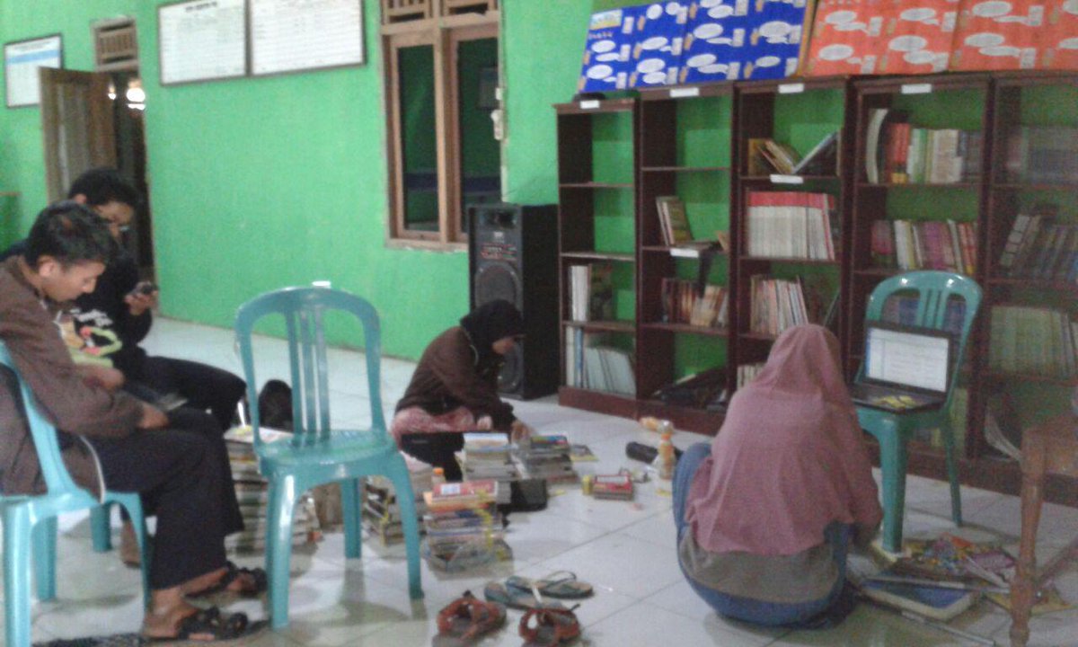 cendekiadesa's tweet photo. Coming soon "TAMAN BACA CENDEKIA DESA"!!!! #cendekiadesa #beranibantuindonesia http://t.co/9VurLu5eEk