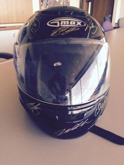 MISCares's tweet photo. Bid on this helmet signed by starting lineup of #QL400 @MISpeedway!
Click here --> http://t.co/3r0uEVPZh0 @NASCAR_FDN http://t.co/Fbg4xmiqJe